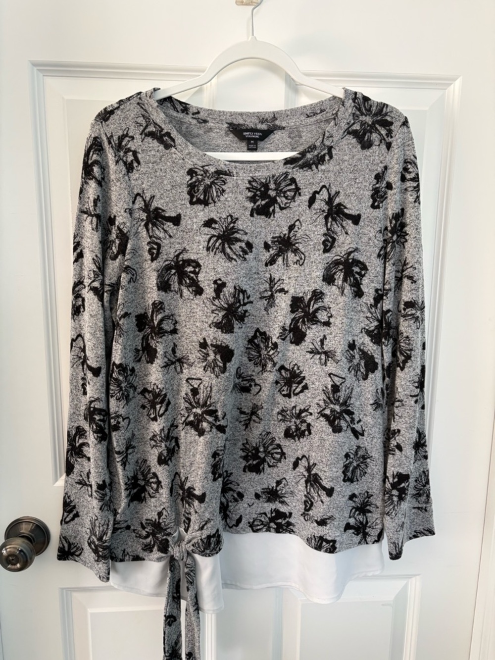 Simply Vera by Vera Wang  Gray and Black Floral Tie-Hem Pullover Top.